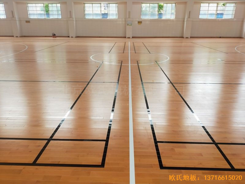 上海宝山区技术学院运动木地板安装案例