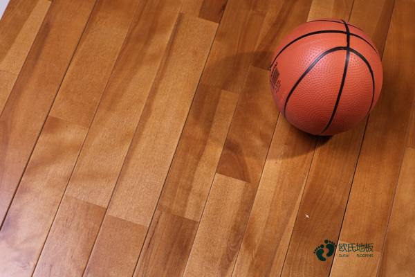 篮球馆木地板怎样拖干净