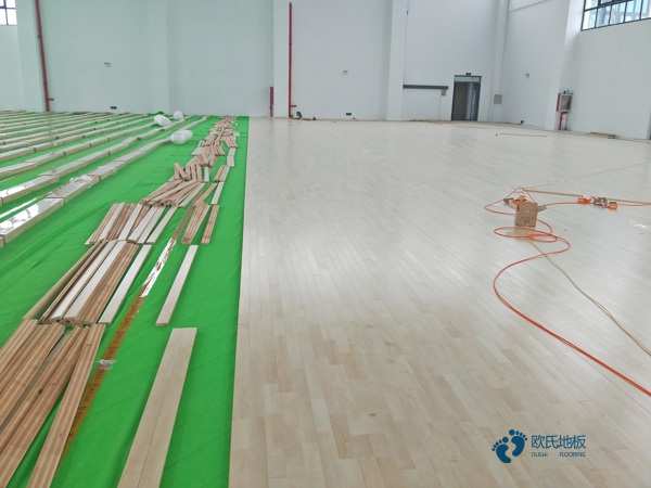 松木篮球体育地板维护保养