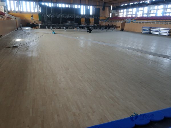 一般运动场馆木地板施工