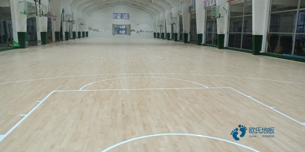 松木篮球馆木地板保养方法