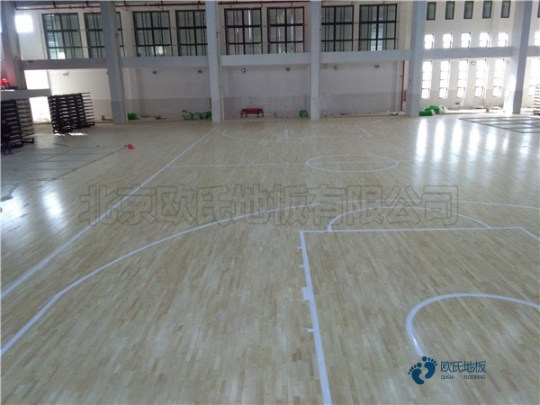 一般篮球场地地板施工流程