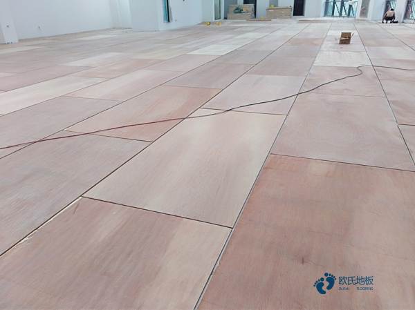 松木体育木地板安装公司