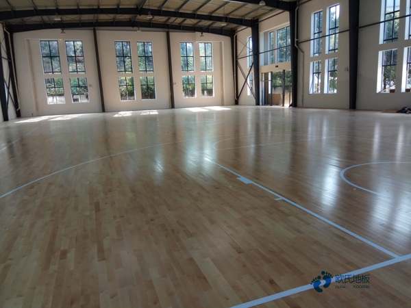 篮球场地板多少钱一平方米