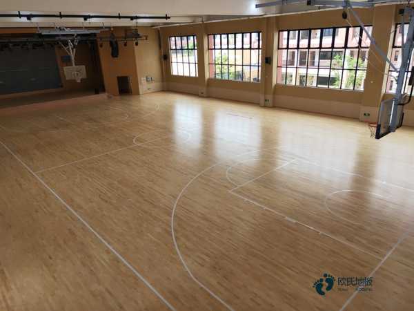 学校篮球场馆木地板的变形量