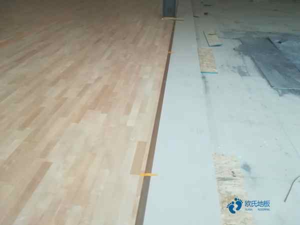 学校篮球场馆木地板的参数