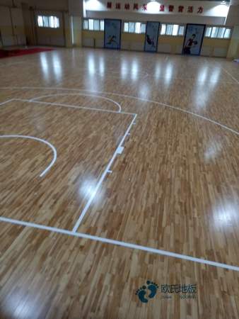 学校篮球场地木地板反弹力